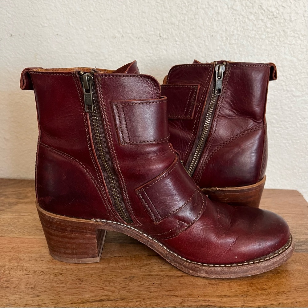 Frye Sabrina Double Buckles Ankle Boots in Antique Burgundy Size 9 M - Picture 9 of 16